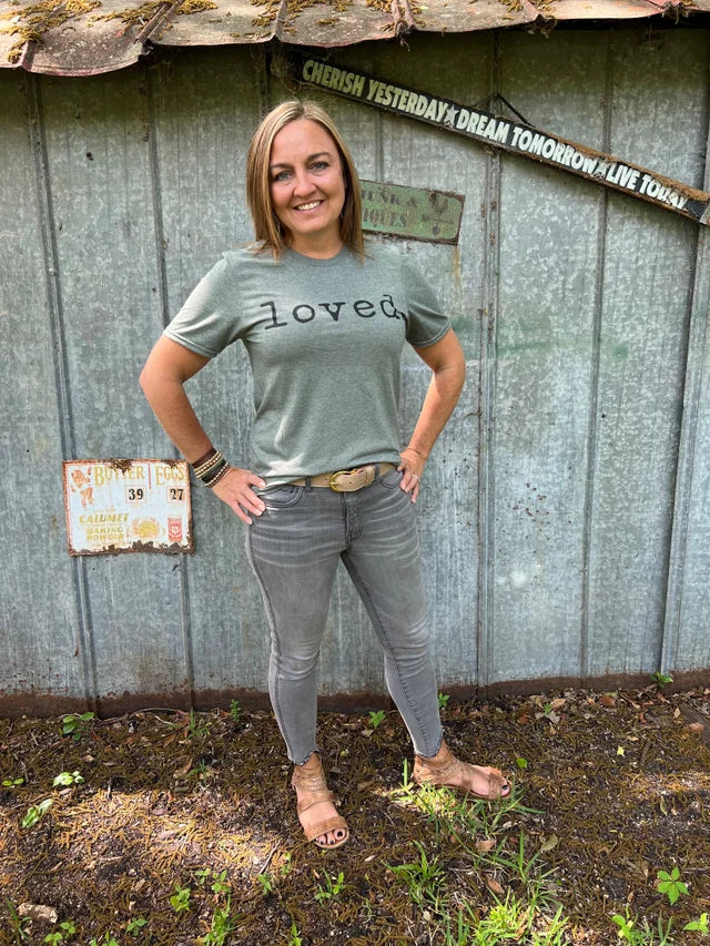 Grey t shirt outfit sales women's